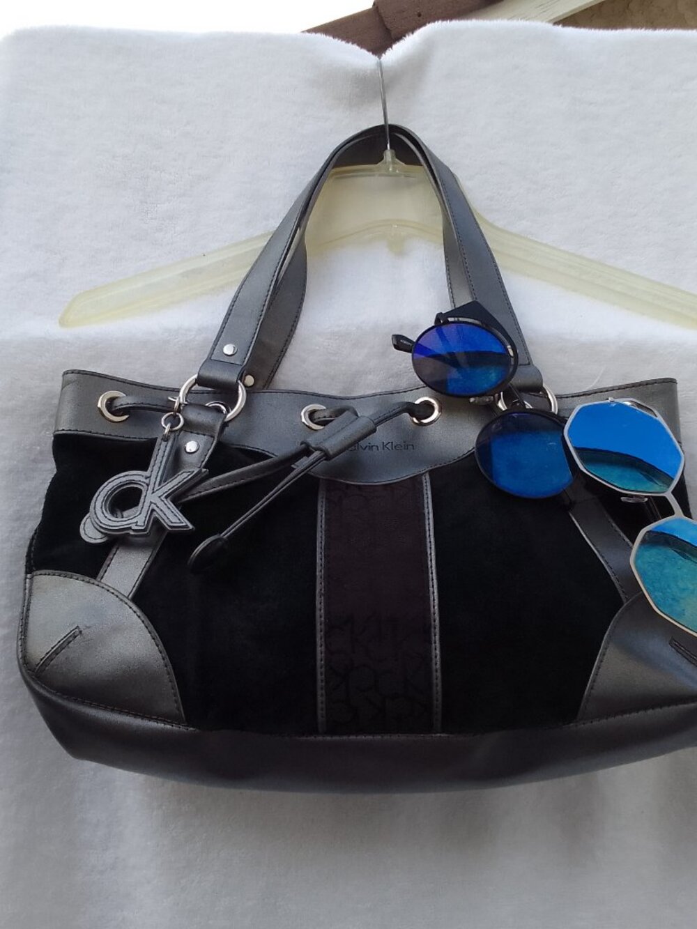 Bundle sunglasses&Calvin Klein well-designed shoulder bag brand new